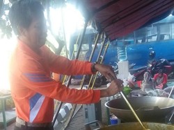 Dapur Umum Dibuka untuk Korban Kebakaran Taman Kota Jakbar