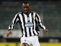 Patrick Vieira membela Juventus pada 2005–2006, usai masa keemasannya di Arsenal. (Foto: Laurence Griffiths/Getty Images)