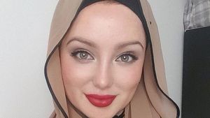 Masya Allah Cantiknya Angelina Jolie Berhijab dari London Ini