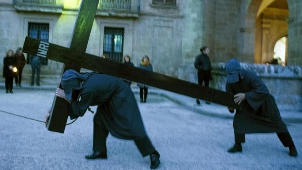 A penitent tied with a rope round the neck carries a cross during the 'El Ensogado' (The roped) procession on Easter Holy Week's Maundy Thursday in the northern Spanish village of Sietamo on March 29, 2018.
Christian believers around the world mark the Holy Week of Easter in celebration of the crucifixion and resurrection of Jesus Christ. / AFP PHOTO / ANDER GILLENEA