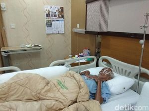 Usai Operasi Katarak, Nyak Sandang Ingin Lihat Wajah Jokowi Usai Operasi Katarak, Nyak Sandang Ingin Lihat Wajah Jokowi