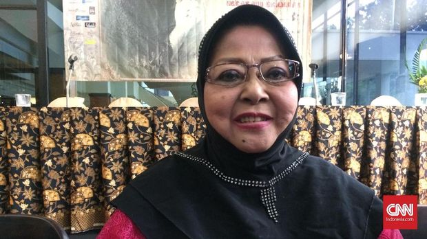 Waldjinah Sang Ratu Keroncong kini bicaranya terbata dan jalannya harus dipapah.