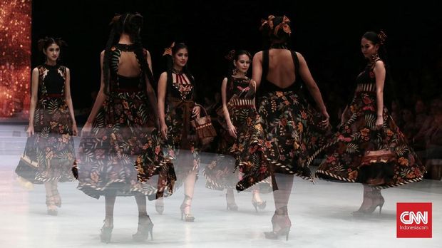 Sang Pemberi 'Nyawa' pada Busana di Pekan Mode