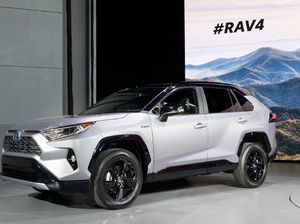 Toyota Prius Kalah Telak dengan Mobil Hybrid Lain Toyota Prius Kalah Telak dengan Mobil Hybrid Lain