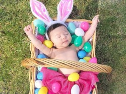 Ini Alasannya Posisi Tangan Bayi ke Atas Saat Tidur