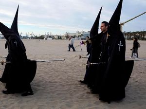 Jumat Agung, Warga Valencia Doakan Mereka yang Meninggal di Laut