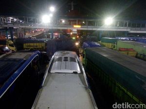 Libur Panjang, Pelabuhan Merak Mulai Dipadati Penumpang