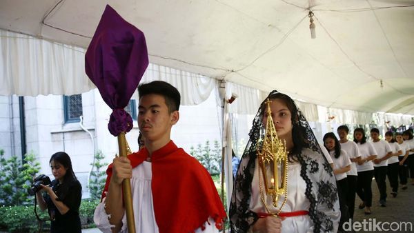 Ibadat Jalan Salib di Gereja Katedral