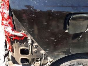 Foto: Mobil Meleleh di Kebakaran Taman Kota Foto: Mobil Meleleh di Kebakaran Taman Kota