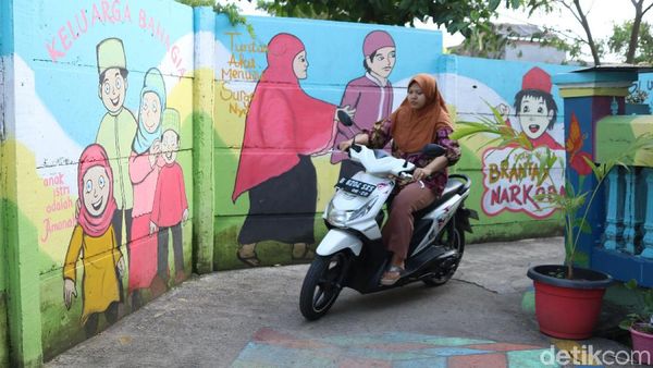 Mengintip Warna Warni Kampung Mural Di Rorotan