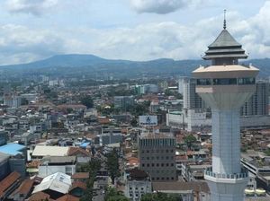 Intip Cantiknya Bandung dari Menara Masjid Agung