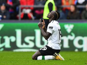 Mane Diving, Bikin Gol, dan Nyaris Dikartumerah