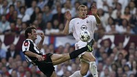Lini depan AC Milan saat itu masih mengandalkan Andriy Shevchenko. Dia berduet dengan Filippo Inzaghi. (Getty Images)