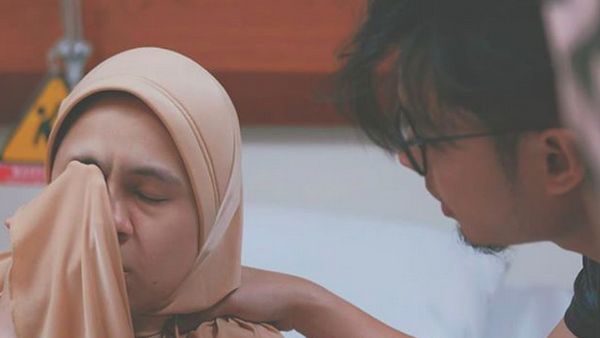 Momen Penuh Perjuangan Nycta Gina Saat Melahirkan Putrinya