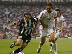 Gianluca Zambrota adalah salah satu wingback terbaik yang pernah dipunya Italia. Selama tujuh tahun berseragam Juventus dia memenangi beberapa Scudetto, untuk kemudian pergi saat kasus Calciopoli muncul. Dia memperkuat Milan di tahun 2008 dan kembali meraih Scudetto di San Siro. (Laurence Griffiths/Getty Images)