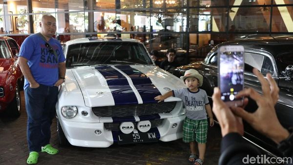 Antusiasme Pengunjung Mobil Classic