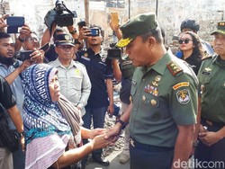 Tinjau Lokasi Kebakaran Taman Kota, Pangdam Jaya Beri Bantuan