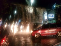 Sampah Penyebab Air Terjun Dadakan di Sukabumi