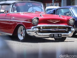 Nostalgia! Aneka Mobil Klasik Nongkrong Bareng di Karawaci