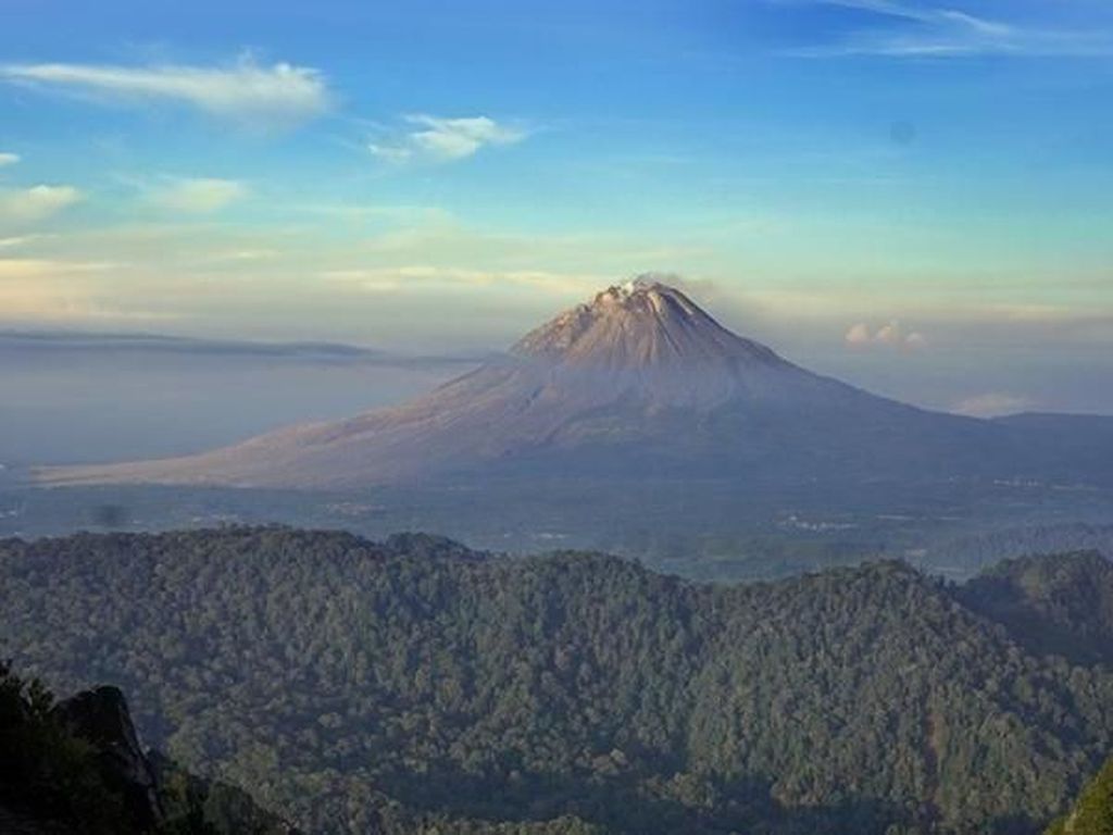 5 Gunung di Sumatera Utara, Ada yang Dilarang untuk Didaki