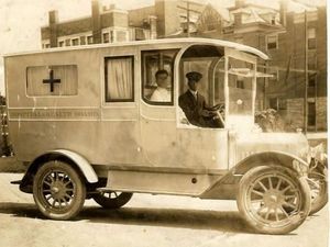 10 Potret Jadul Mobil Ambulans Ratusan Tahun Lalu, Bentuknya Unik-unik