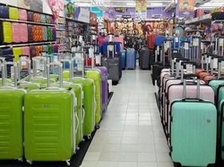 Diskon hingga 50%-70% Aneka Koper, Sepatu, sampai Matras