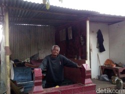 Mbah Jono, Hidup Sebatang Kara di Kompleks Makam di Salatiga