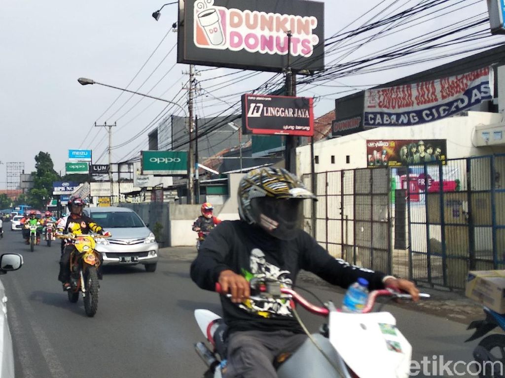 Dilintasi Ribuan Bikers Trail, Ujungberung Sempat Tersendat Dilintasi Ribuan Bikers Trail, Ujungberung Sempat Tersendat