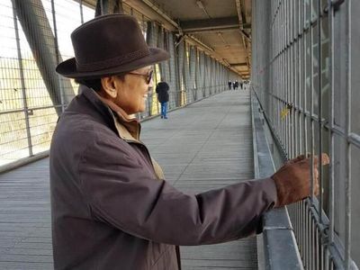 Foto: Habibie Jalan-jalan di Jembatan Muenchen