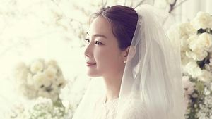 Terpesona Kecantikan Choi Ji Woo, Artis Korea yang Menikah di Usia 42