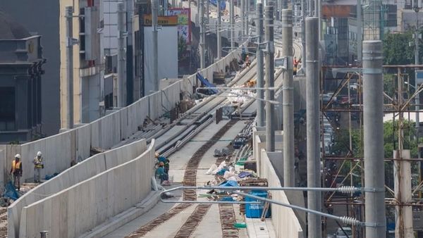 1.300 Pekerja MRT Kebut Pemasangan Rel dan Stasiun Siang Malam