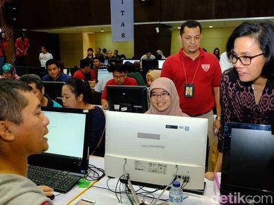 Senyum Sri Mulyani Blusukan ke Kantor Pajak di Hari Terakhir Lapor SPT