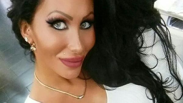 Foto: Wanita Ini Ngaku Mirip Barbie, Tapi Penampilannya Bikin Syok