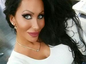 Foto: Wanita Ini Ngaku Mirip Barbie, Tapi Penampilannya Bikin Syok