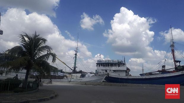 Walking Tour Bersama Jakarta Good Guide mengeksplorasi Museum Fatahillah, Pelabuhan Sunda Kelapa, Museum Bahari, Menara Syahbandar, Gedung Galangan VOC, Kerta Niaga, dan Gedung Olveh, Minggu (1/4).
