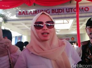 Sekali Lagi, Yulia Mochamad Tegaskan Bukan Istri Ketiga Opick Sekali Lagi, Yulia Mochamad Tegaskan Bukan Istri Ketiga Opick