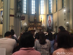 1.500 Umat Katolik Ikuti Misa Paskah Ketiga di Gereja Katedral
