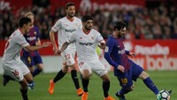 Keberadaan Messi mendongkrak permainan Barca. Serangan-serangan yang dilancarkan Barca jadi lebih berbahaya. Foto: Jon Nazca/Reuters