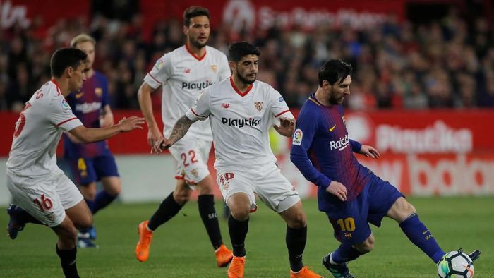 Sevilla tetap waspada meski Barcelona sedang dalam laju negatif (Foto: Jon Nazca/Reuters) Sevilla tetap waspada meski Barcelona sedang dalam laju negatif (Foto: Jon Nazca/Reuters)