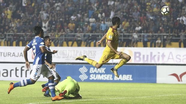 Sriwijaya FC gagal mengulang hasil bagus di putaran pertama saat mengalahkan Persib 3-1.