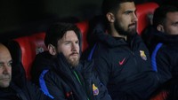 Messi hanya menjadi pemain cadangan di laga kali ini. Sebelum laga, pemain asal Argentina itu memang diragukan tampil karena cedera. Foto: Jon Nazca/Reuters