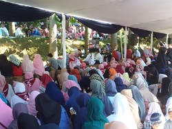 TGB Berbagi Ilmu Pemimpin Adil ke Ribuan Jemaah Pesantren Aa Gym