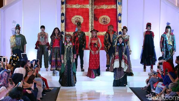 Parade Busana Daerah Jelang Sambut Asian Games