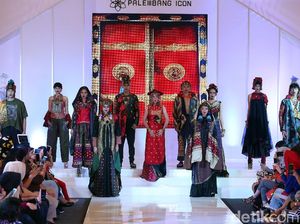 Parade Busana Daerah Jelang Sambut Asian Games