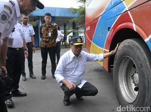 Sidak Terminal Tirtonadi Solo, Menhub Sebut Banyak Bus Jelek Sidak Terminal Tirtonadi Solo, Menhub Sebut Banyak Bus Jelek