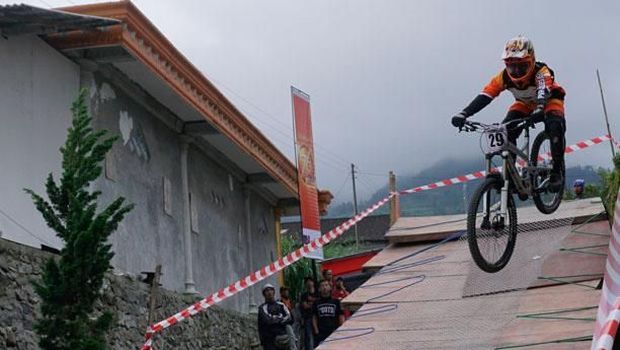 Memperkenalkan Urban Downhill kepada Penggemar MTB