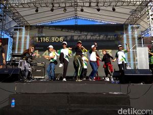 Rini Soemarno Goyang Zumba di HUT Pegadaian ke-117