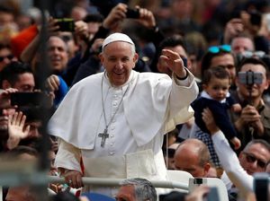 Foto: Paus Fransiskus Pimpin Misa Paskah di Vatikan