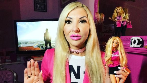 Foto: Ini Wanita Barbie Tertua yang Sedang Cari Sosok Ken
