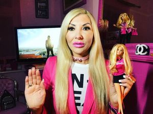 Foto: Ini Wanita Barbie Tertua yang Sedang Cari Sosok Ken